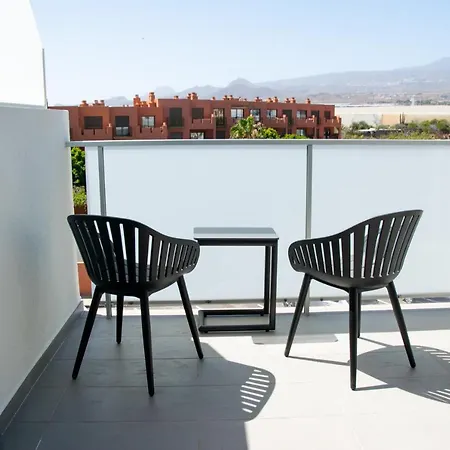 Outdoor Dining And Living @ La Tejita Shore Lejlighed